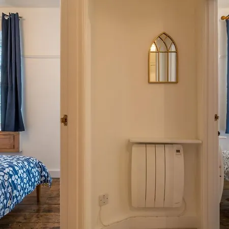 Kent - Town Centre, With Parking Feriehus